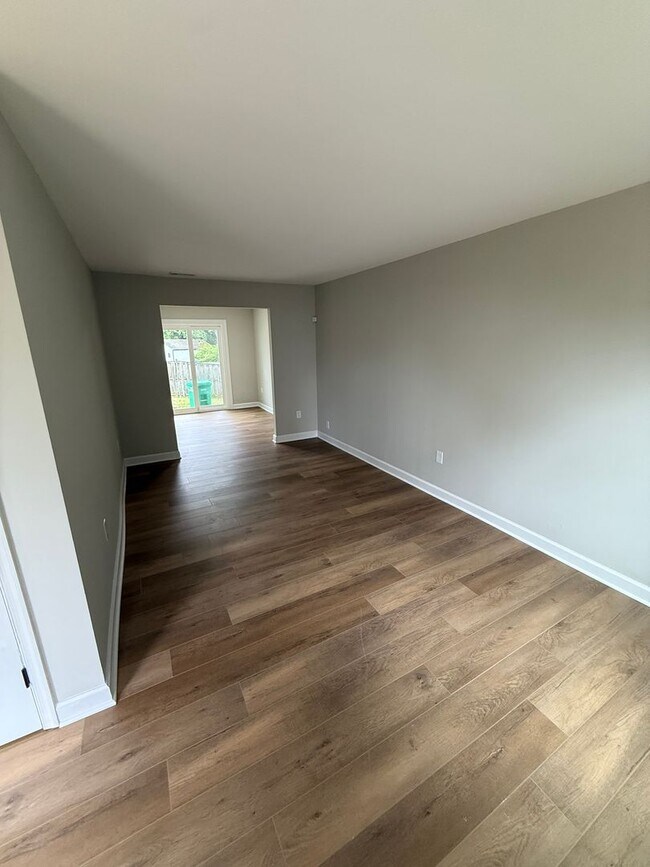 Foto del edificio - 5853 Suitland Rd