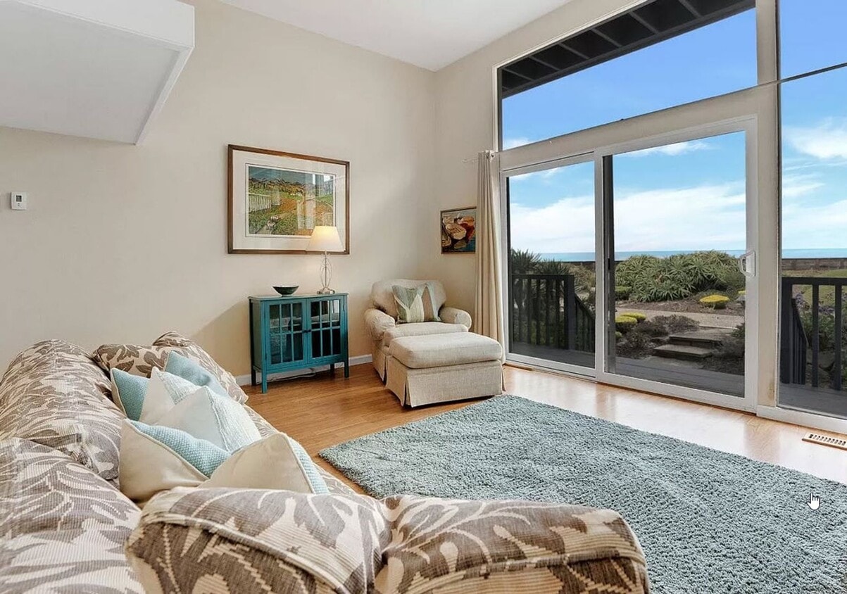 12 La Playa St, Monterey, CA 93940 Condo for Rent in Monterey, CA