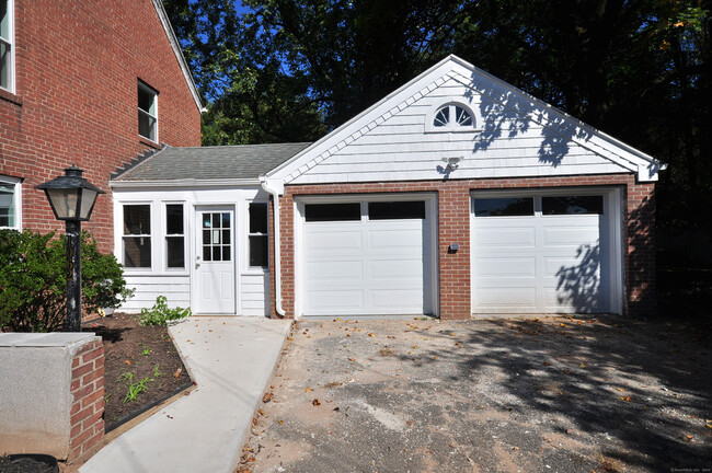 Building Photo - 1062 Pleasant Valley Rd