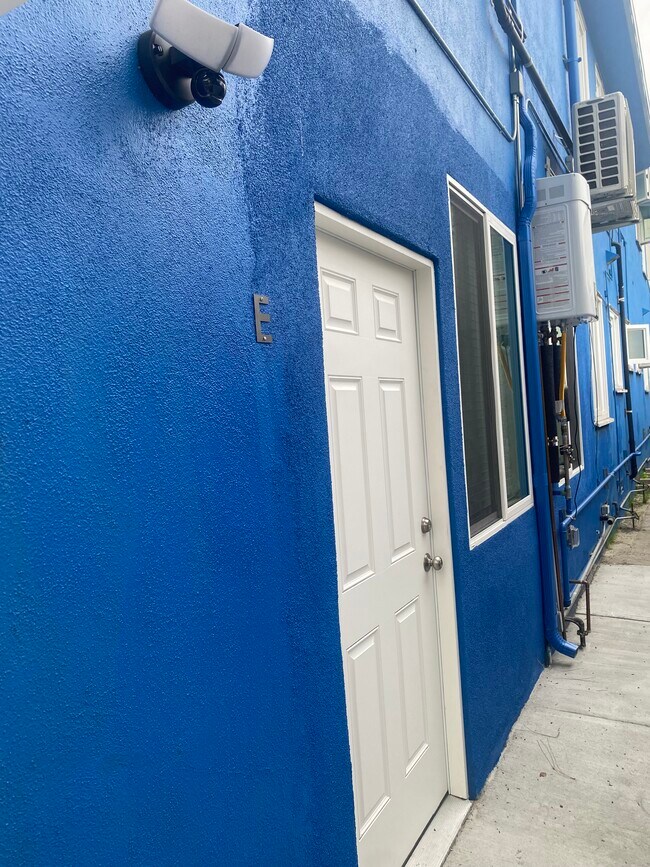 Foto del edificio - 405 W Broadway