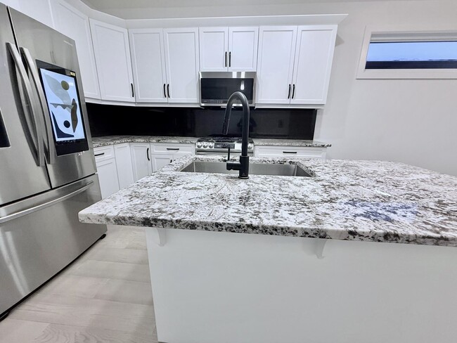 Building Photo - 140 Landings Psge