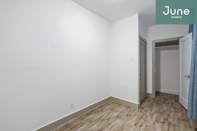 Building Photo - Full room in 3-bed/2.0-bath Home