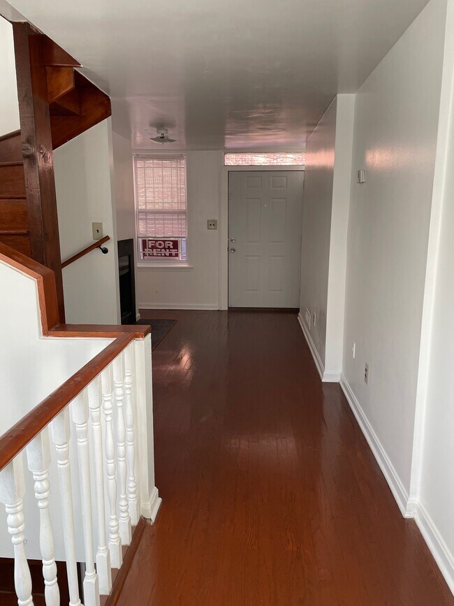 Photo - 652 Dover St Townhome