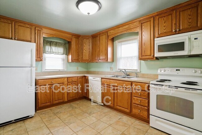Building Photo - 838 Jenny Wren Dr