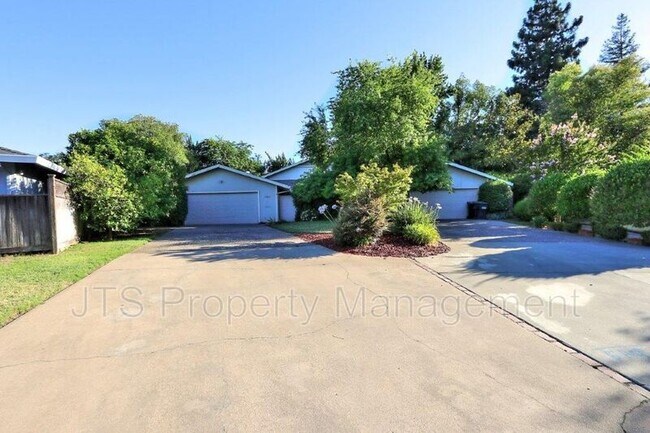 Building Photo - 1060 Sand Bar Cir