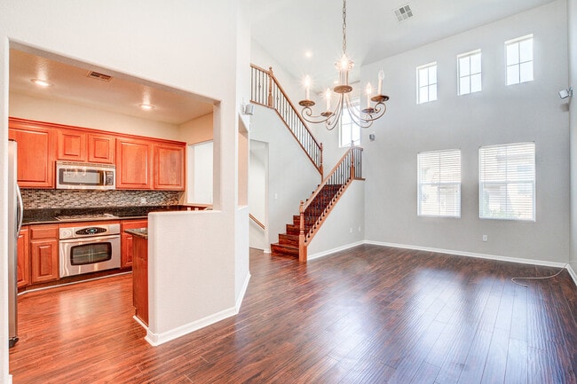 Building Photo - Charming 2 Bedroom + Loft Townhouse in Pri...