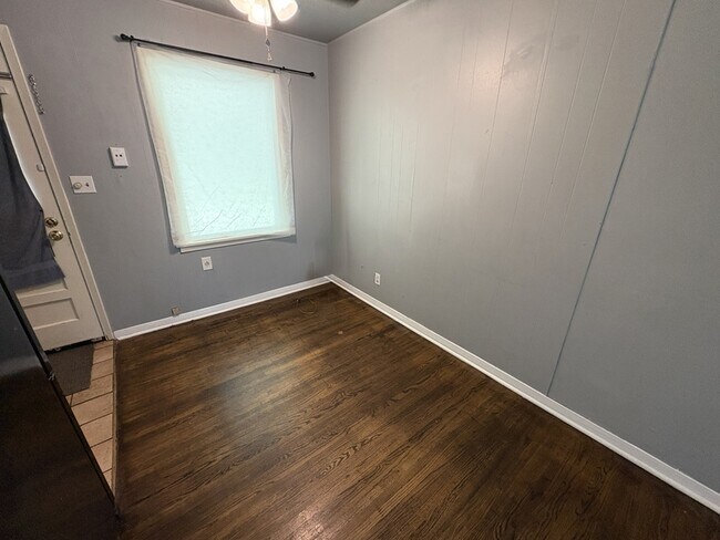 Foto del edificio - 2442 N Pittsburg Ave