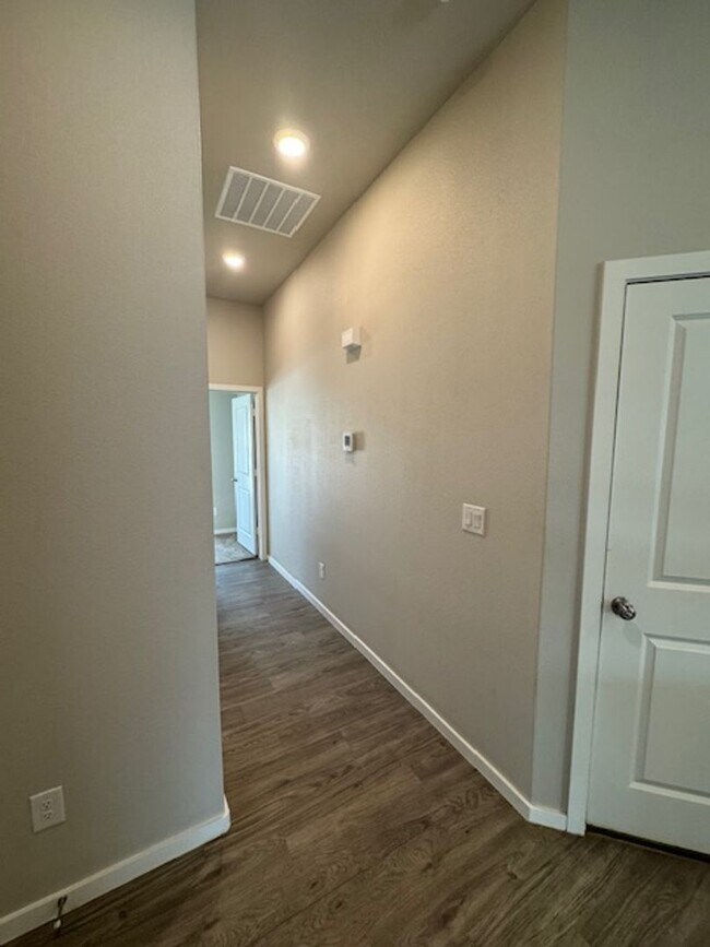 Foto del edificio - 9706 Saratoga Ave
