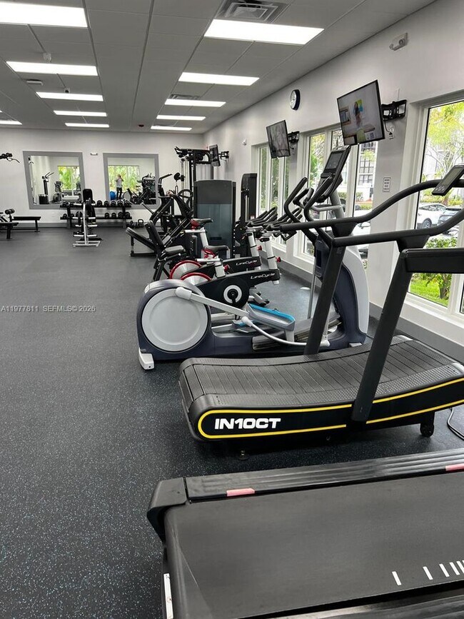 Foto del edificio - 17021 N Bay Rd