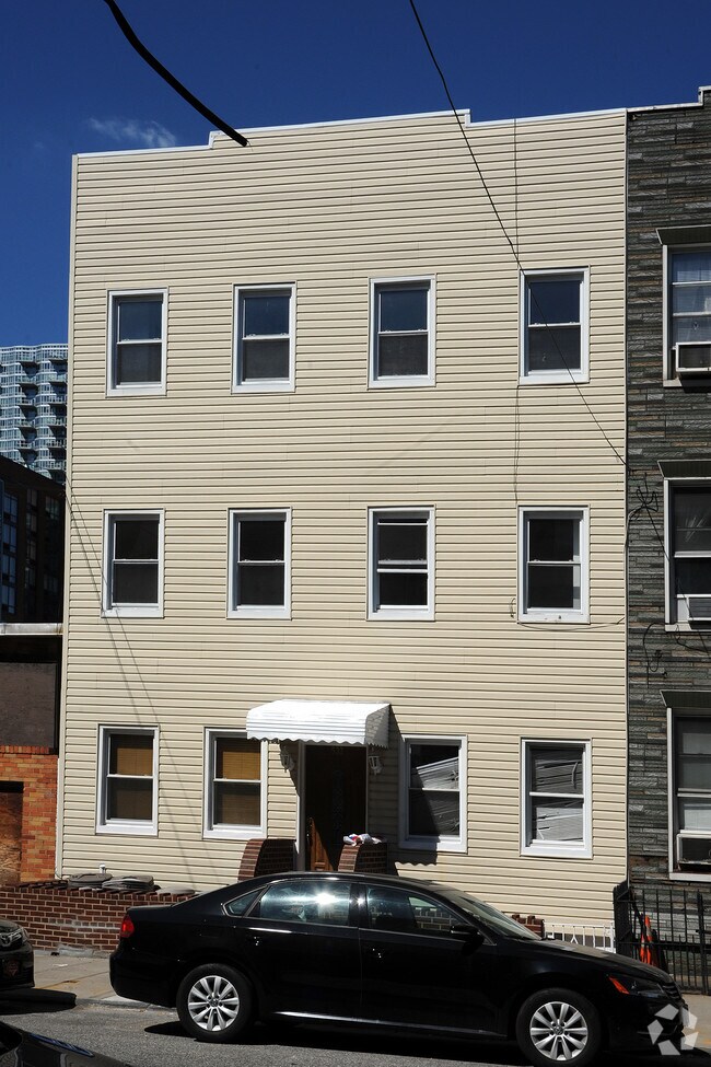 Building Photo - 533 47th Rd
