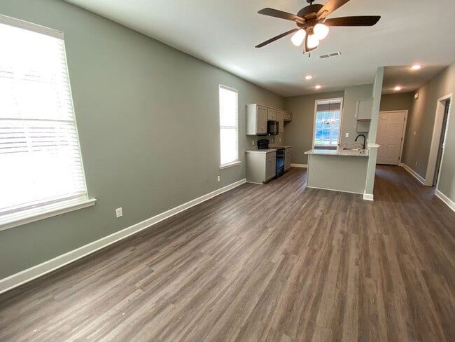 Building Photo - 3 bedroom, 2.5 bath, Built in 2022, close ...