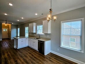 Building Photo - 395 NE Bellingham Dr