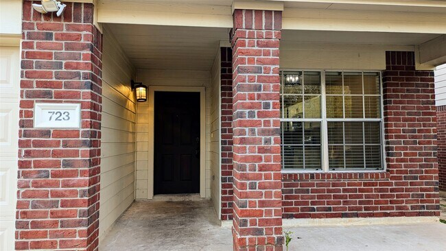 Building Photo - 723 Cypresswood Cove