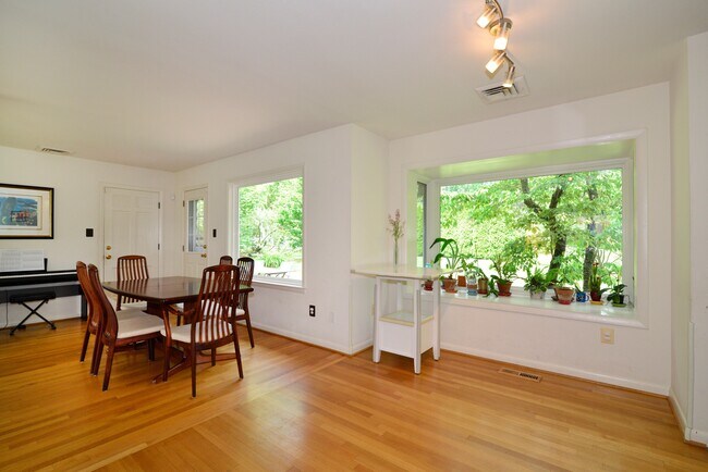 Foto del edificio - 117 Woodberry Rd NE