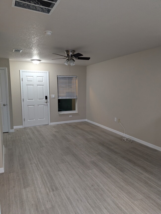 Building Photo - Mini-Home