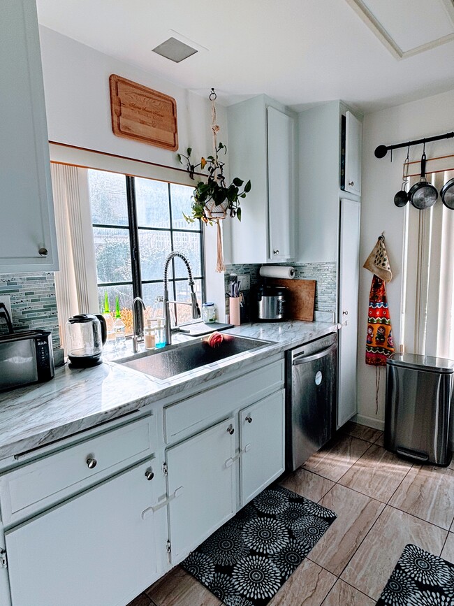 Kitchen - 8525 Summerdale Rd