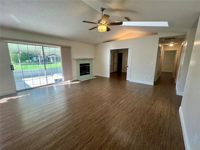 Foto del edificio - 3696 SE 47th St