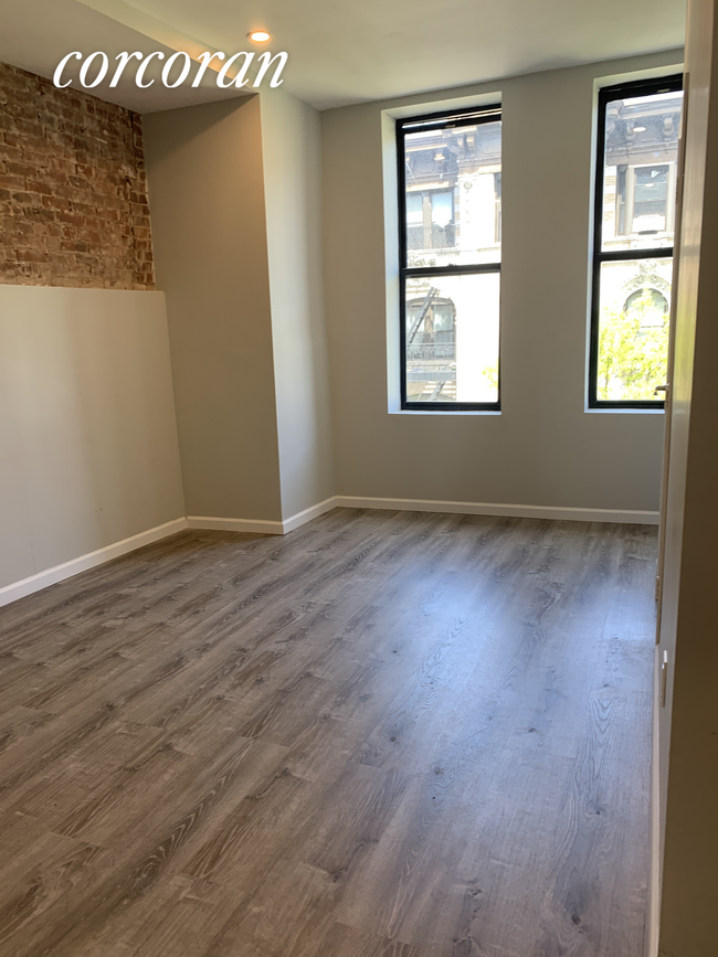 Building Photo - 622 W 136th St