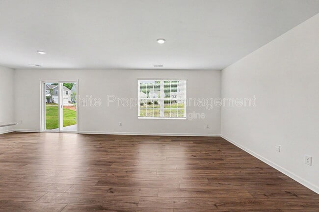Building Photo - 368 W 18th St