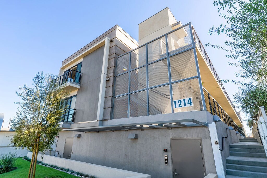 Primary Photo - 1214 Tennyson St
