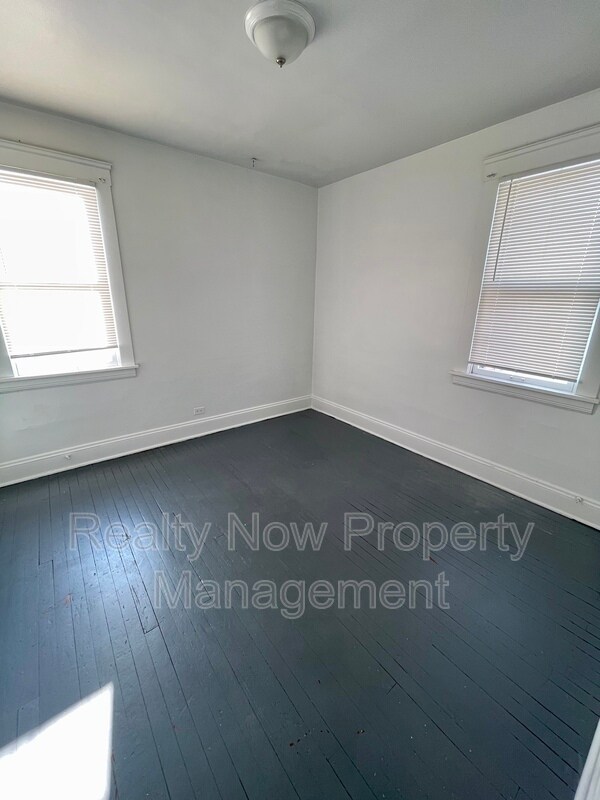 Foto del edificio - 4327 Riverside Ave