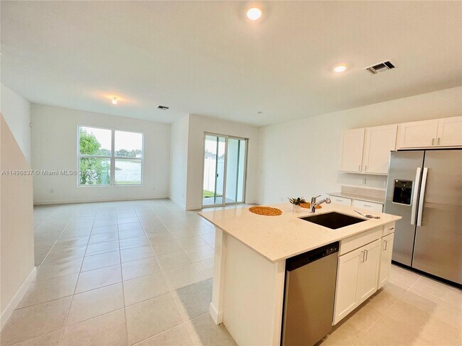 Building Photo - 6939 Harbours Edge Ave