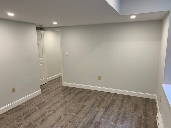 Building Photo - 104 Queensberry St