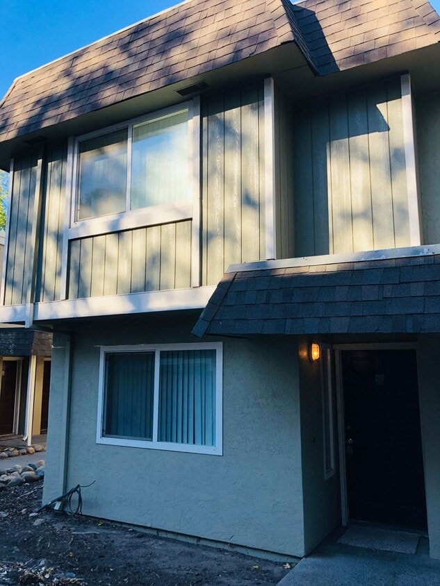 Foto principal - Great looking condo in a nice and clean complex