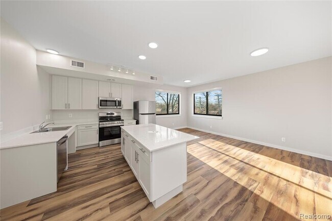 Foto del edificio - 16530 E Warren Ave