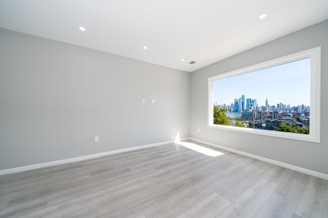 Building Photo - 702 Palisade Ave
