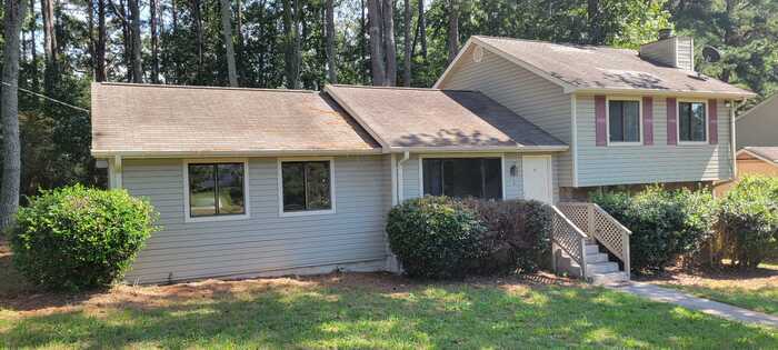 Foto principal - Three Bedroom Split Level Home/Unfinished ...