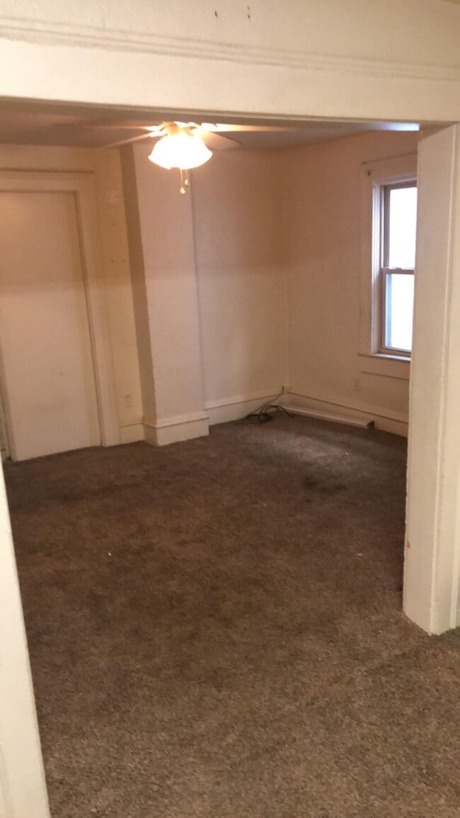 Building Photo - 1208 Rhomberg Avenue