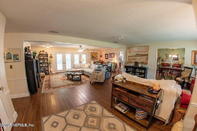 Foto del edificio - 6812 Caballero Dr