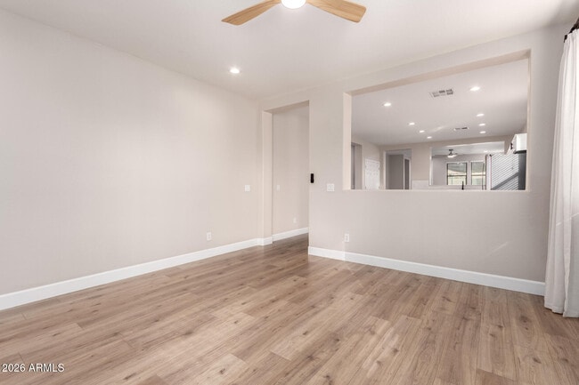 Building Photo - 868 E Zesta Ln