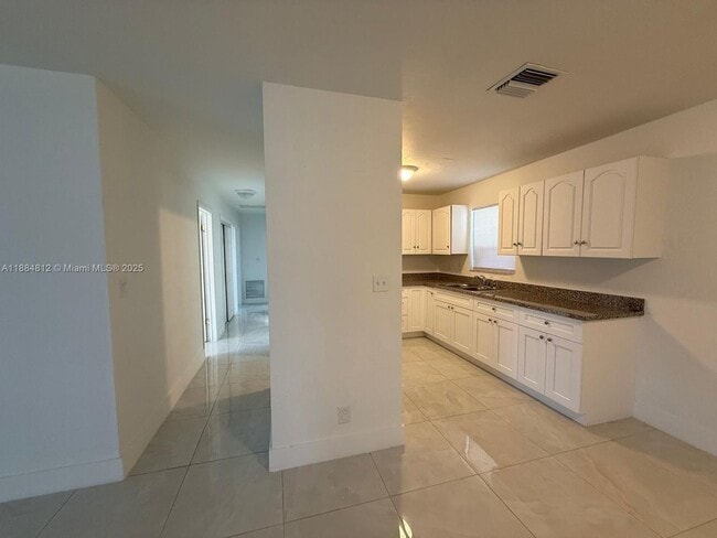 Foto del edificio - 3440 NW 4th St