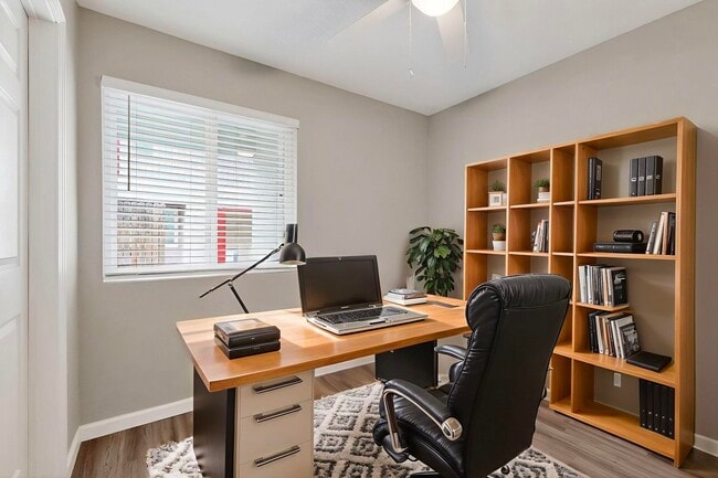 Building Photo - 1812 Buena Vista Dr SE