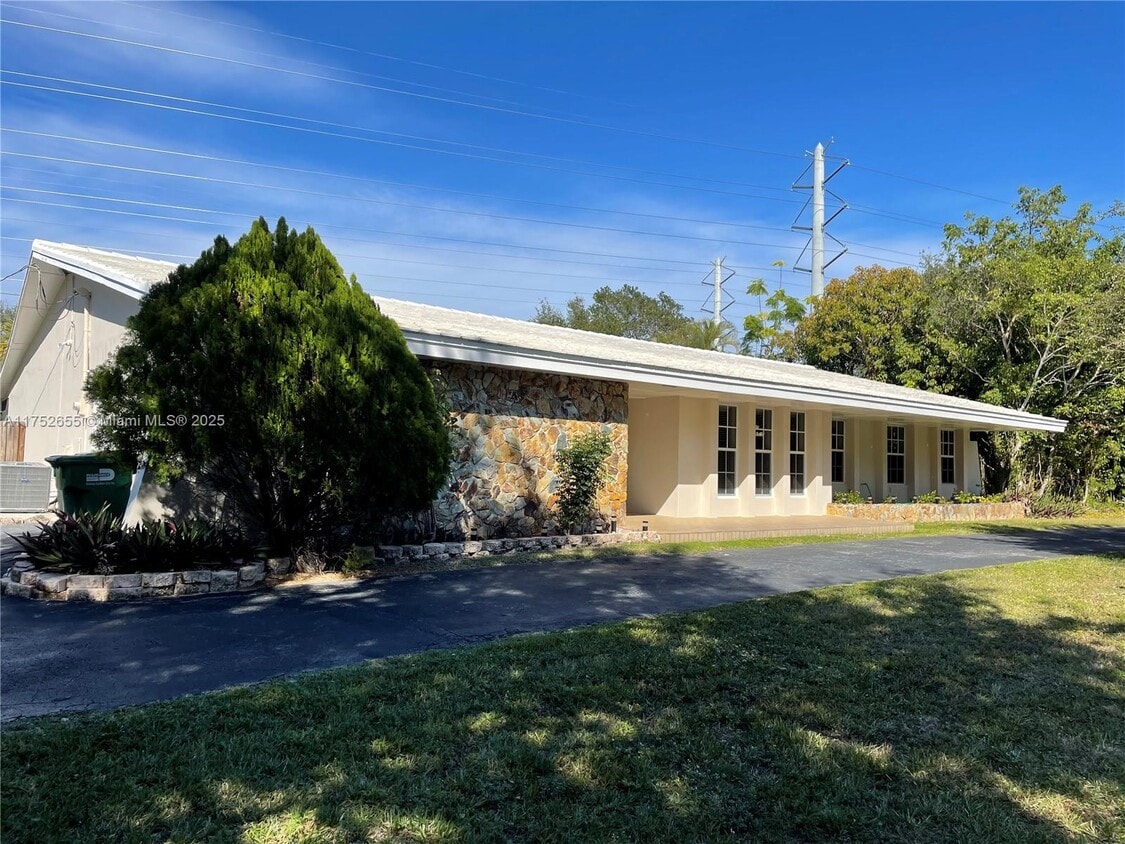 Primary Photo - 14780 Old Cutler Rd