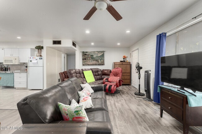 Building Photo - 12228 N Hacienda Dr