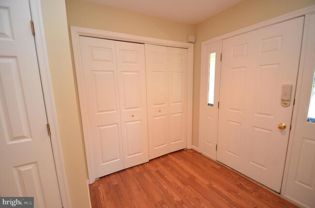 Building Photo - 4031 Lake Glen Rd