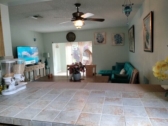 Foto del edificio - 8617 Pluto Ter