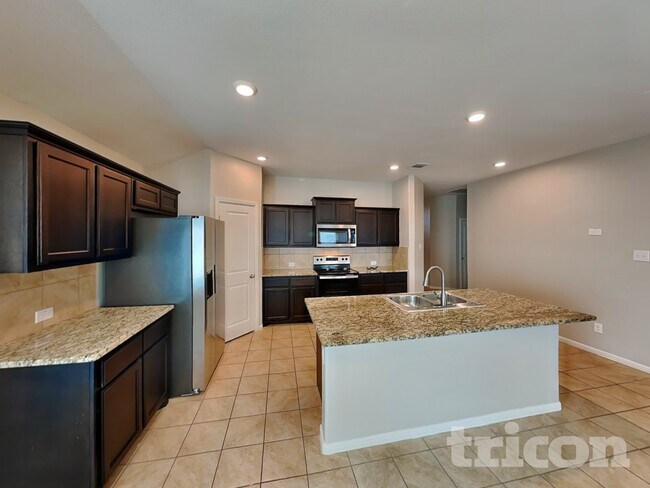 Building Photo - 324 Foxhunter St