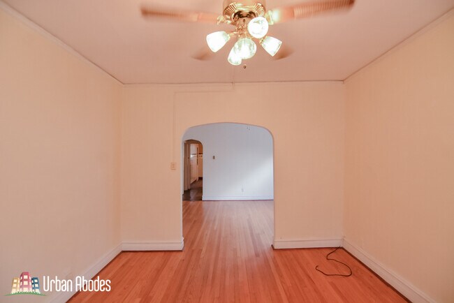 Building Photo - 3821 N Damen Ave