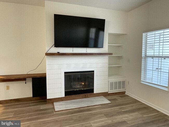 Foto del edificio - 1708 Lake Shore Crest Dr