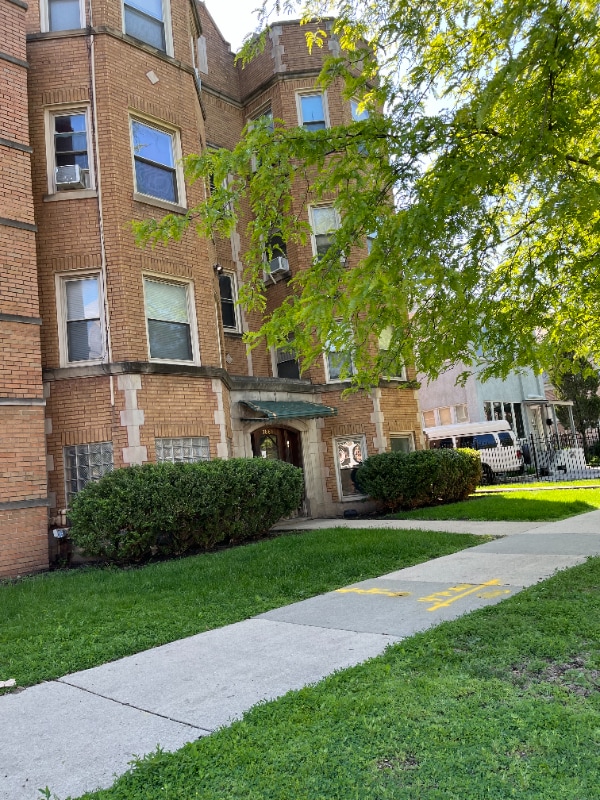 Building Photo - 7664 S South Shore Dr