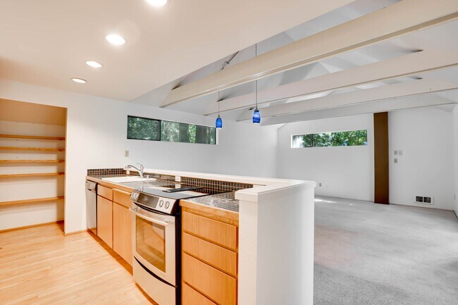 Building Photo - Modern 2 bed 1 bath in Mukilteo single fam...