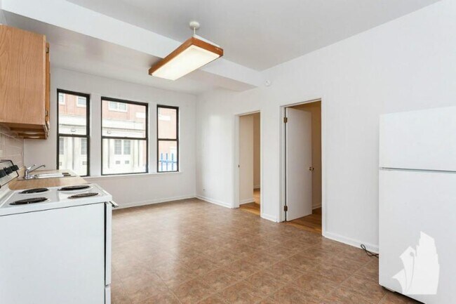 Building Photo - 3 bedroom in Chicago IL 60647