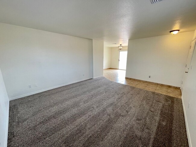 Building Photo - Nice 2 Bedroom 1 Bath Home!