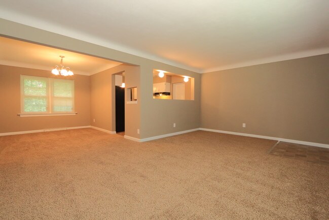 Building Photo - 702 Palace Ct