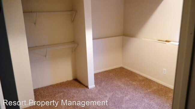 Building Photo - 4 br, 2 bath House - 590 N. Stephanie St.