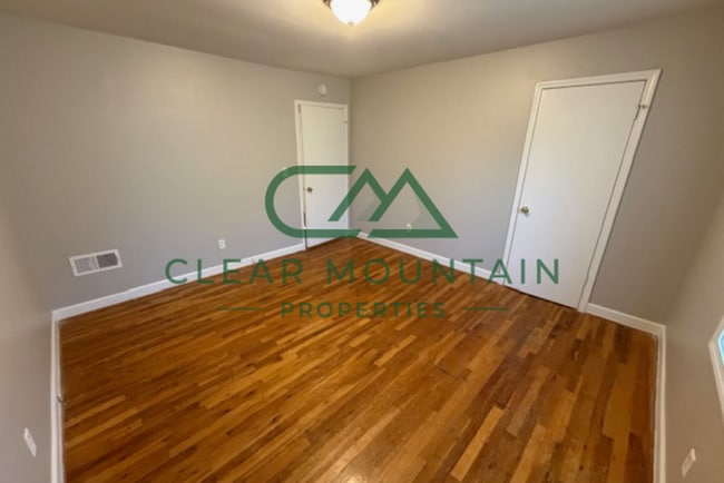 Building Photo - MOVE IN SPECIAL - Receive 1st month rent f...